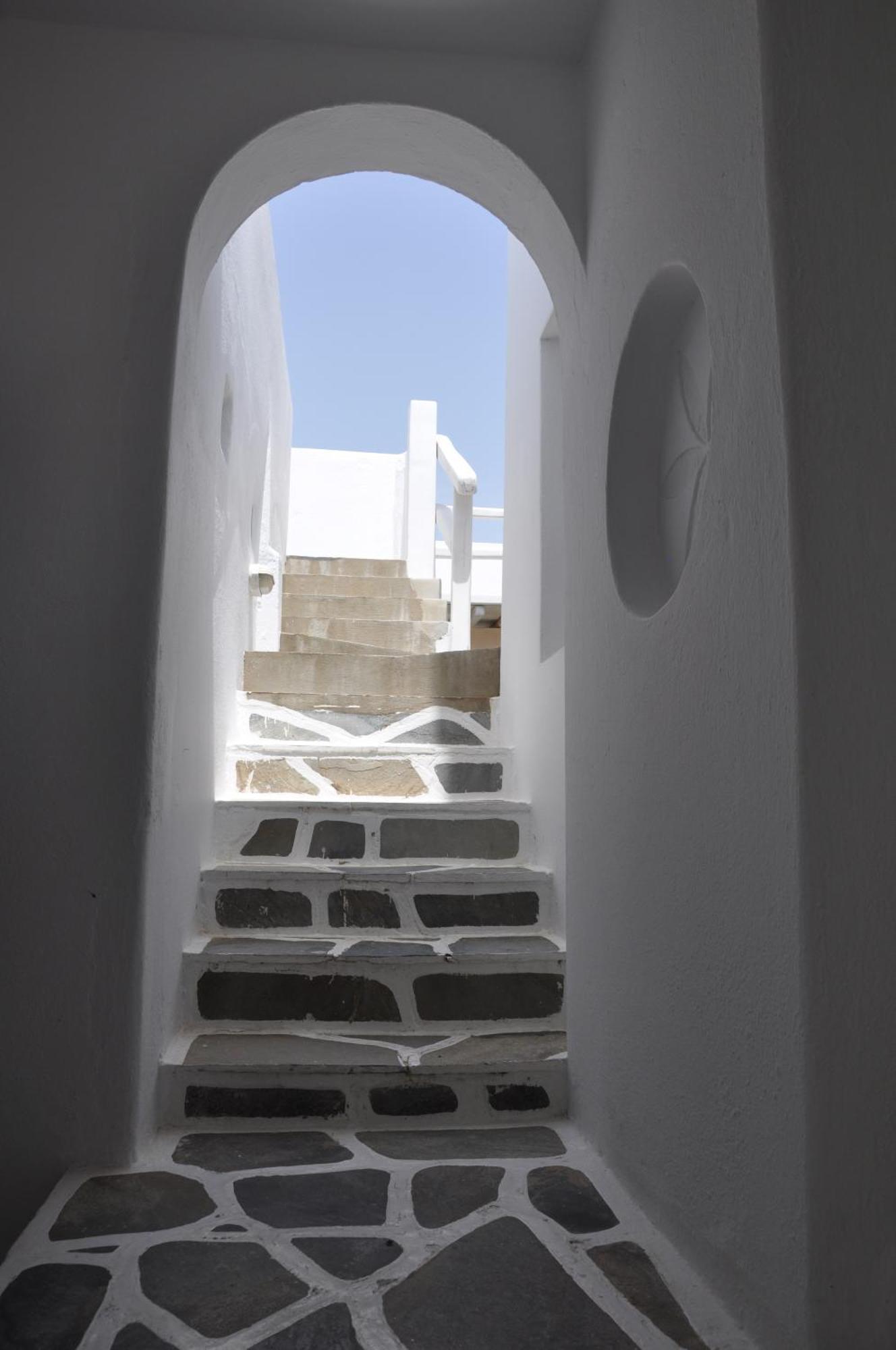 Alexandra Mykonos Port 2*